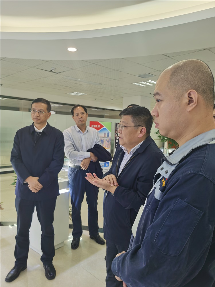 王平所长陪同湖南省融办常务副主任黄东红赴衡阳调研
