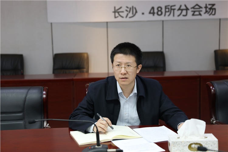 坚持党的领导 推进全面从严治党向基层延伸